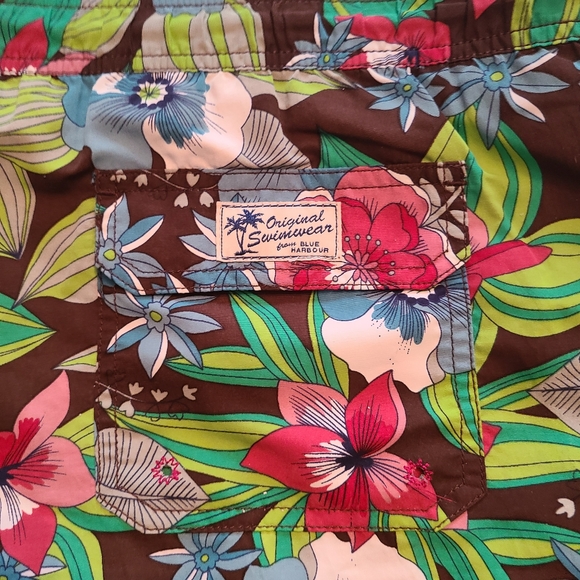 Marks and Spencer tropical swim trunks - Picture 6 of 7